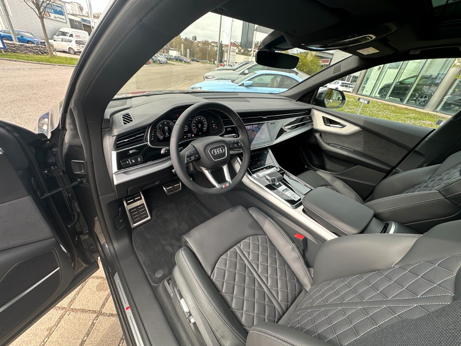 Fahrzeugabbildung Audi Q8 50 TDI quattro ACC,HUD,PANO,B&O,LUFT,AHK.....