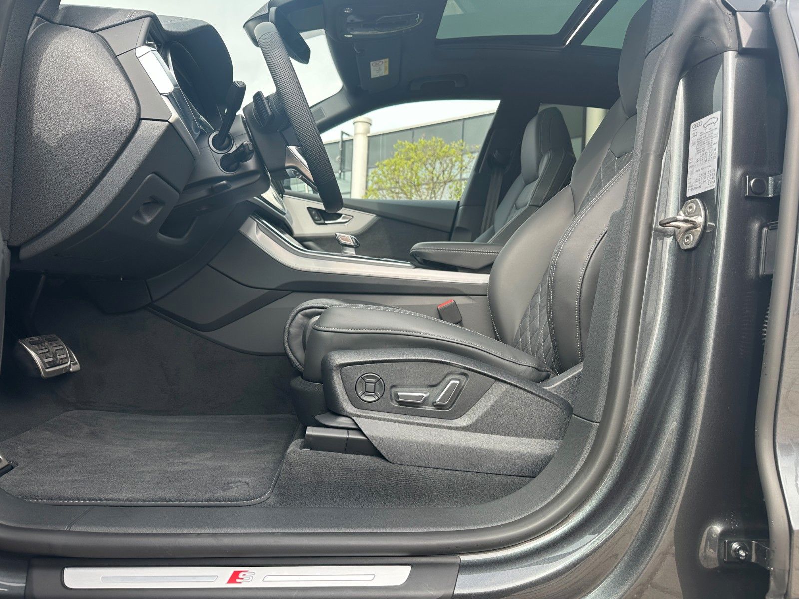 Fahrzeugabbildung Audi Q8 50 TDI quattro ACC,HUD,PANO,B&O,LUFT,AHK.....
