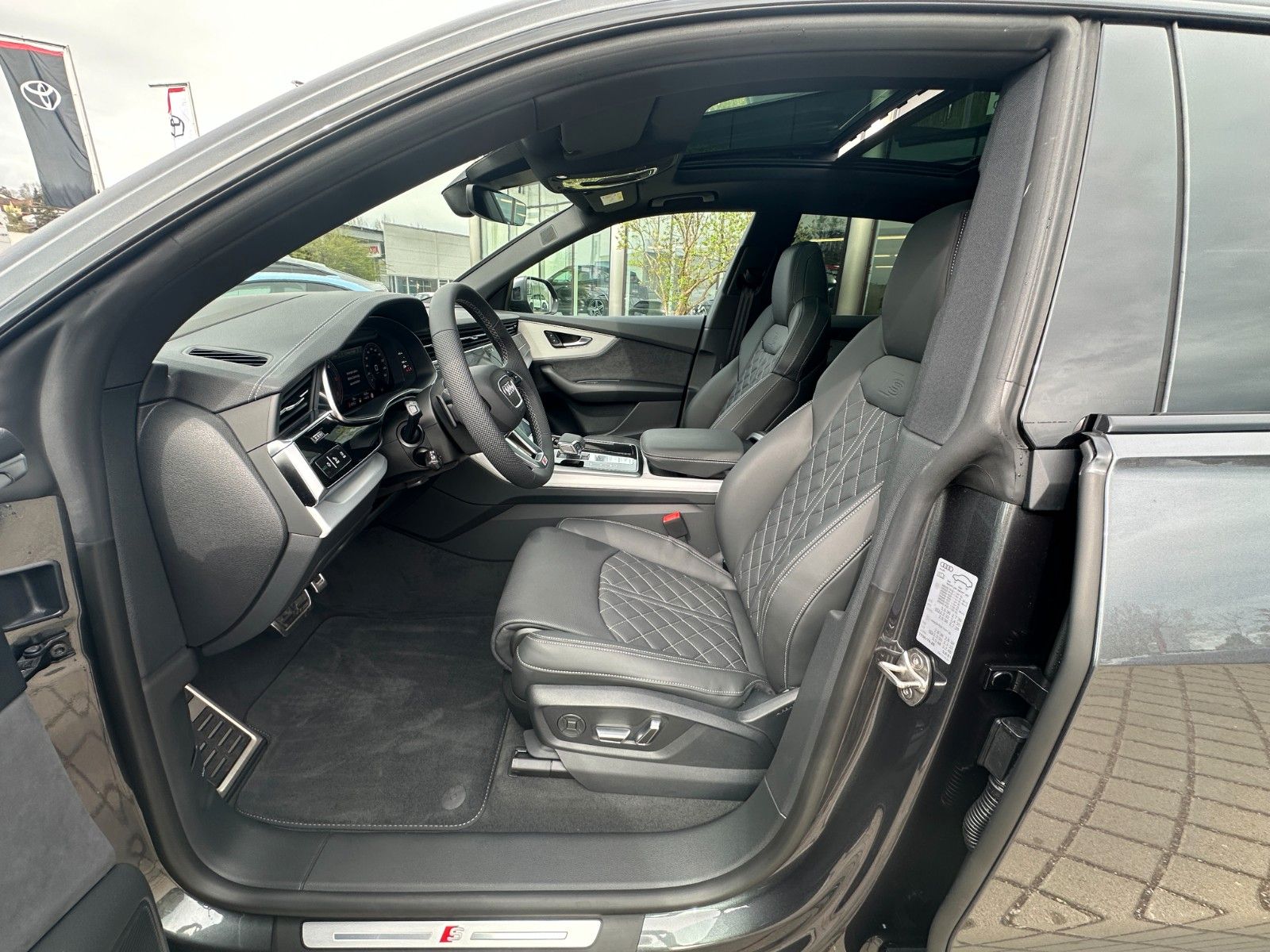 Fahrzeugabbildung Audi Q8 50 TDI quattro ACC,HUD,PANO,B&O,LUFT,AHK.....