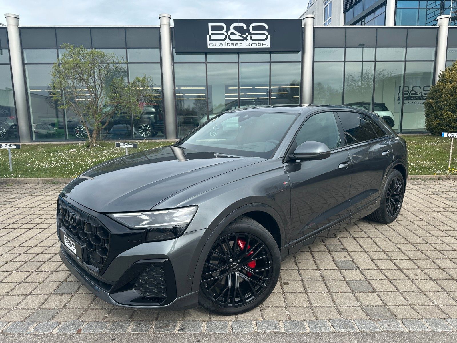Fahrzeugabbildung Audi Q8 50 TDI quattro ACC,HUD,PANO,B&O,LUFT,AHK.....