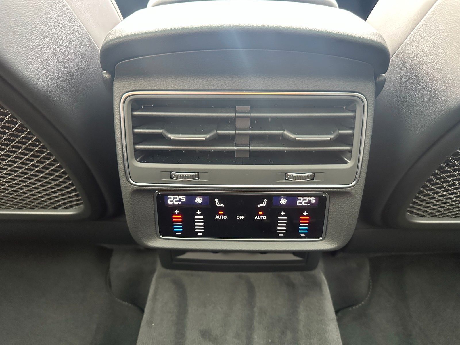 Fahrzeugabbildung Audi Q8 50 TDI quattro ACC,HUD,PANO,B&O,LUFT,AHK.....