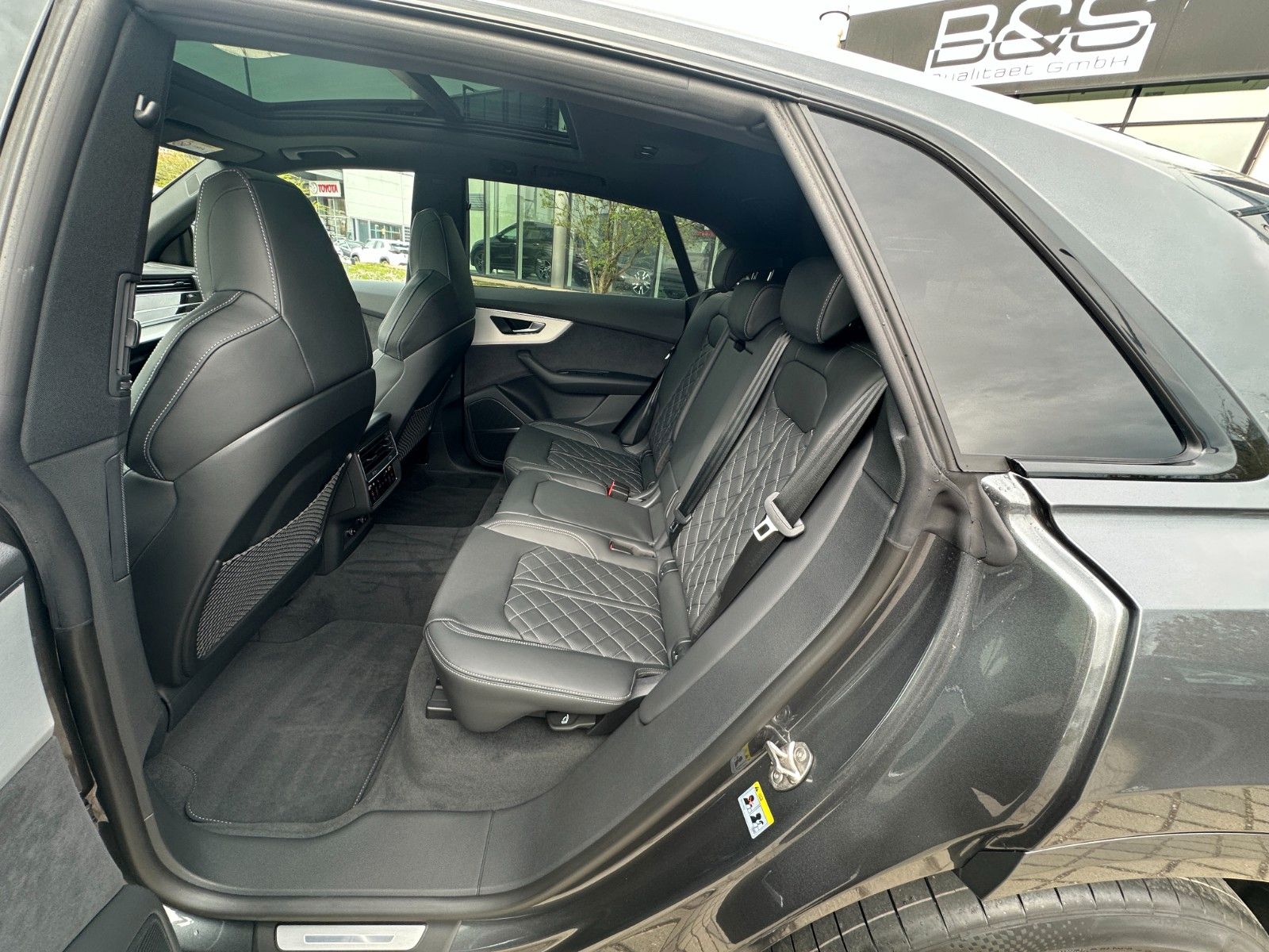 Fahrzeugabbildung Audi Q8 50 TDI quattro ACC,HUD,PANO,B&O,LUFT,AHK.....