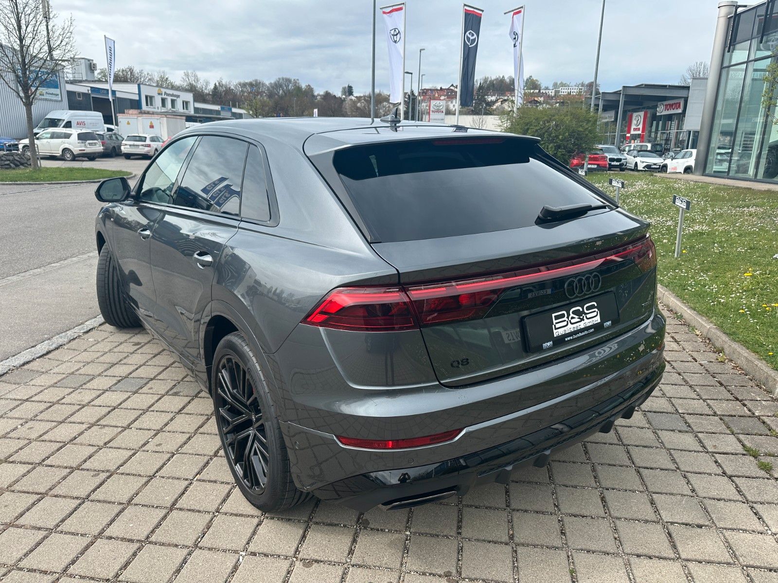 Fahrzeugabbildung Audi Q8 50 TDI quattro ACC,HUD,PANO,B&O,LUFT,AHK.....