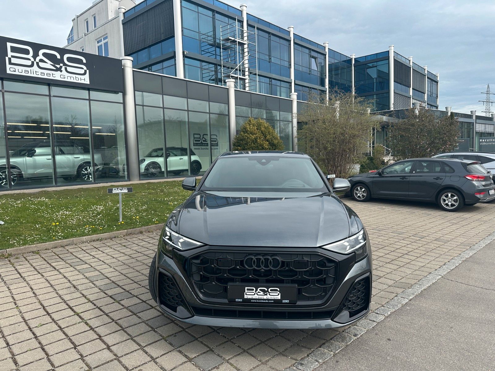 Fahrzeugabbildung Audi Q8 50 TDI quattro ACC,HUD,PANO,B&O,LUFT,AHK.....