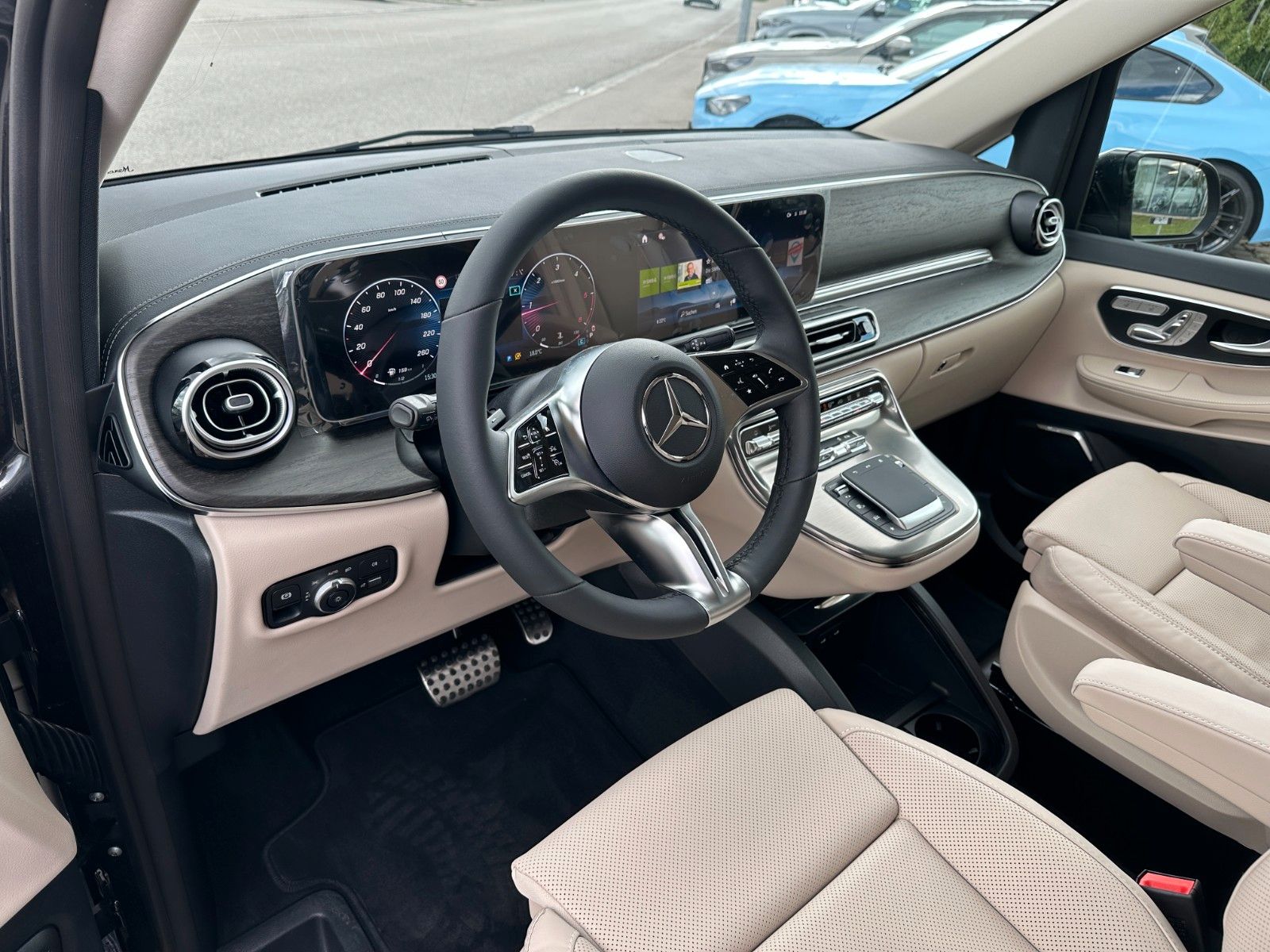 Fahrzeugabbildung Mercedes-Benz V300d 4MATIC EXCLUSIVE extralang BURM,LUFT,AHK..