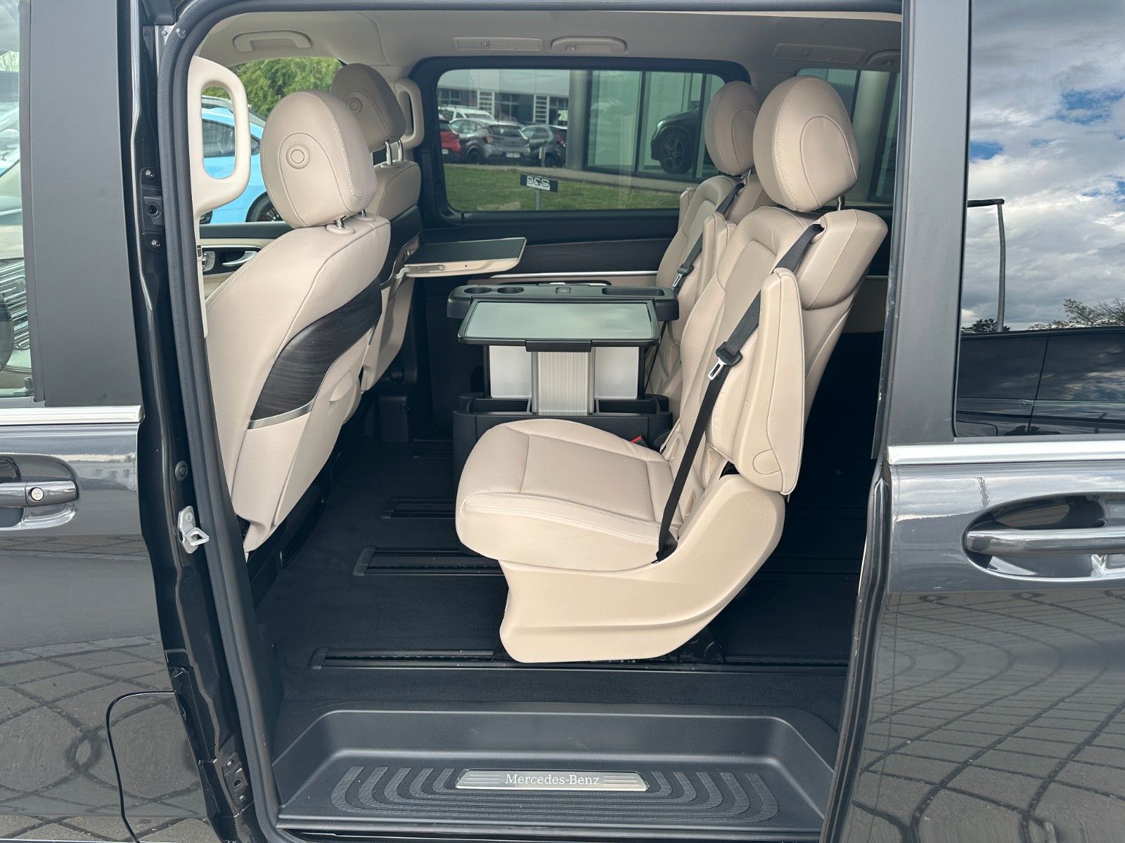 Fahrzeugabbildung Mercedes-Benz V300d 4MATIC EXCLUSIVE extralang BURM,LUFT,AHK..