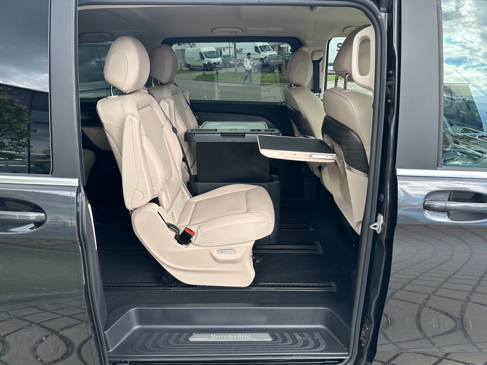 Fahrzeugabbildung Mercedes-Benz V300d 4MATIC EXCLUSIVE extralang BURM,LUFT,AHK..