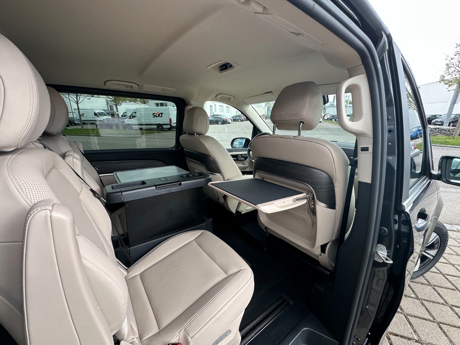 Fahrzeugabbildung Mercedes-Benz V300d 4MATIC EXCLUSIVE extralang BURM,LUFT,AHK..
