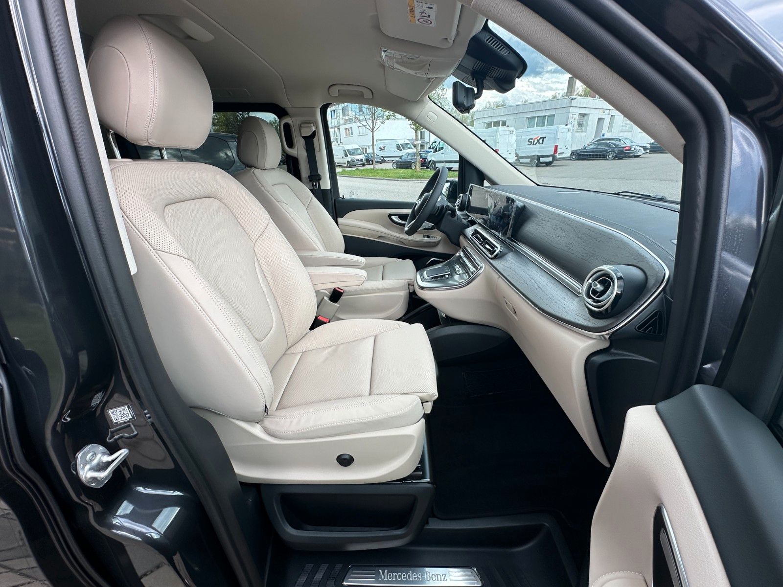 Fahrzeugabbildung Mercedes-Benz V300d 4MATIC EXCLUSIVE extralang BURM,LUFT,AHK..