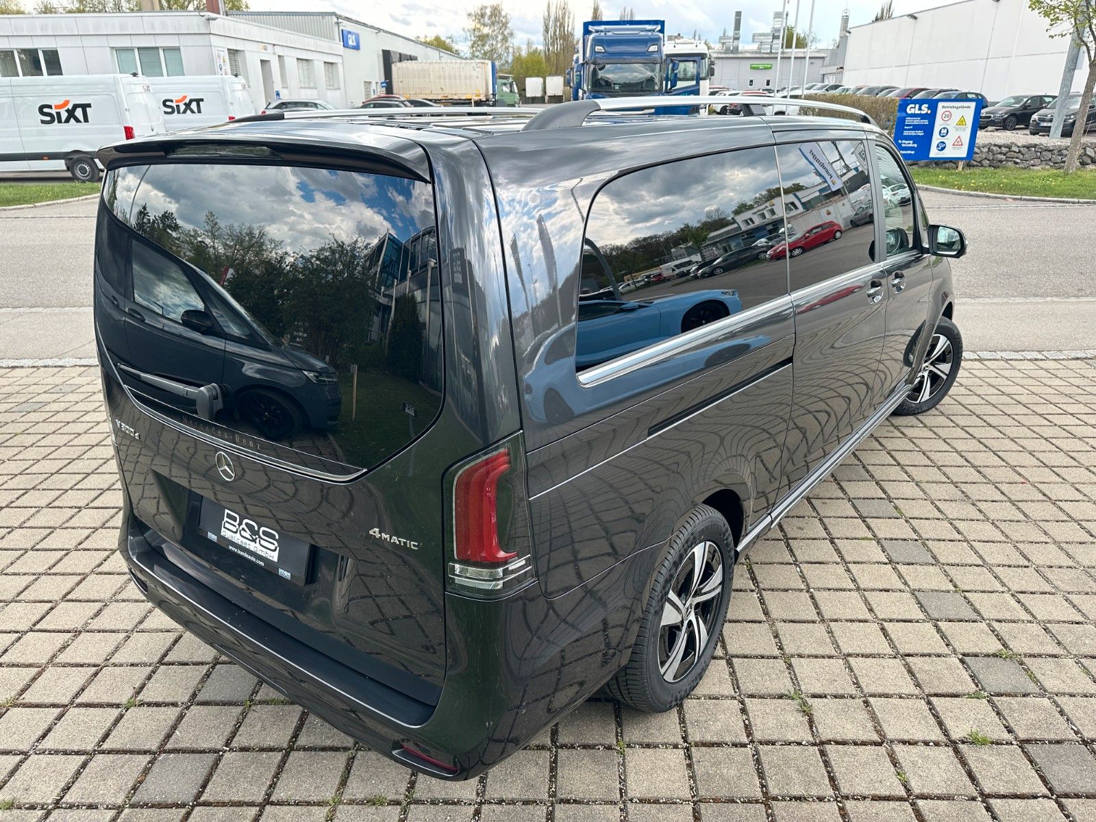 Fahrzeugabbildung Mercedes-Benz V300d 4MATIC EXCLUSIVE extralang BURM,LUFT,AHK..