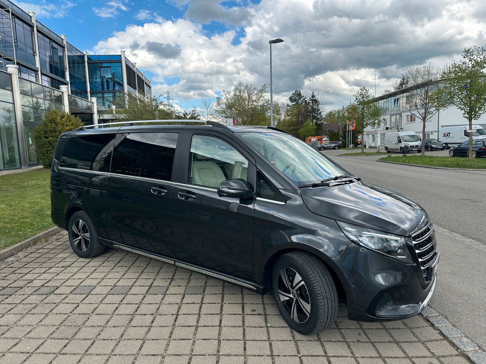Fahrzeugabbildung Mercedes-Benz V300d 4MATIC EXCLUSIVE extralang BURM,LUFT,AHK..