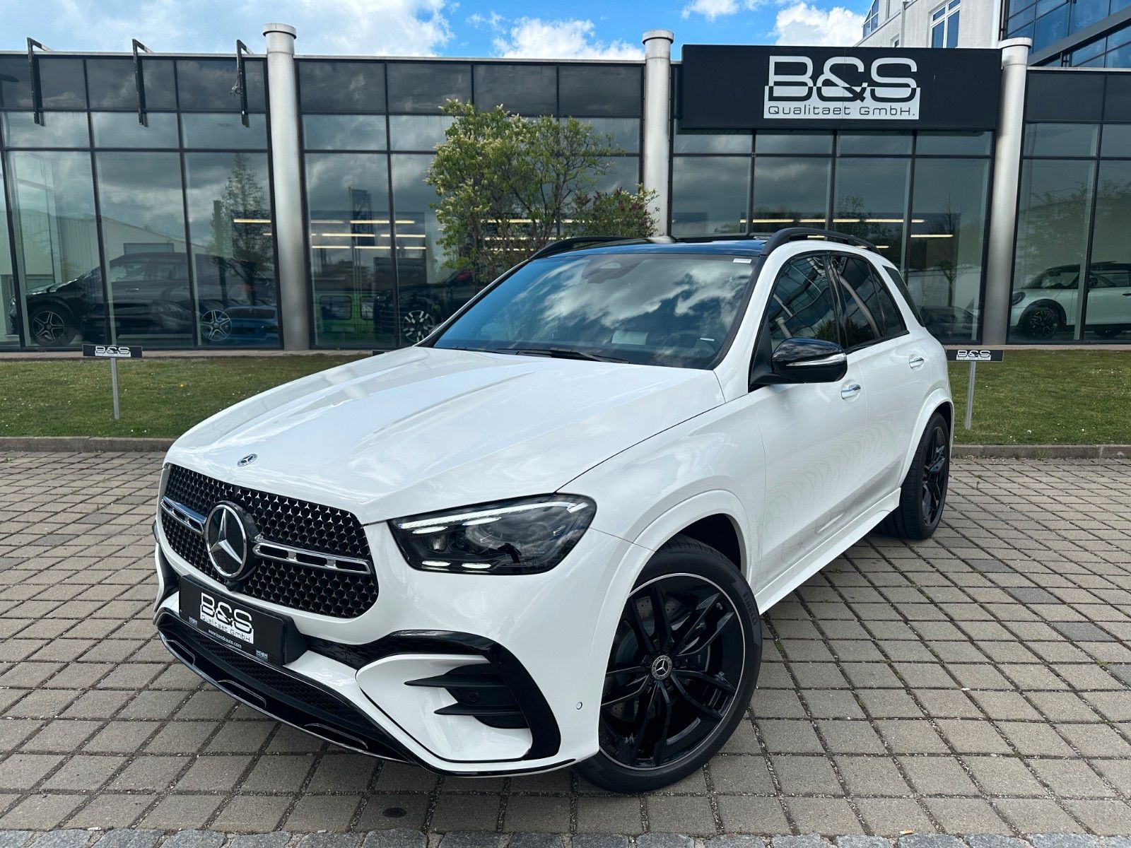 Fahrzeugabbildung Mercedes-Benz GLE 450d 4Matic DISTR,HUD,PANO,BURM,LUFT,360,22"