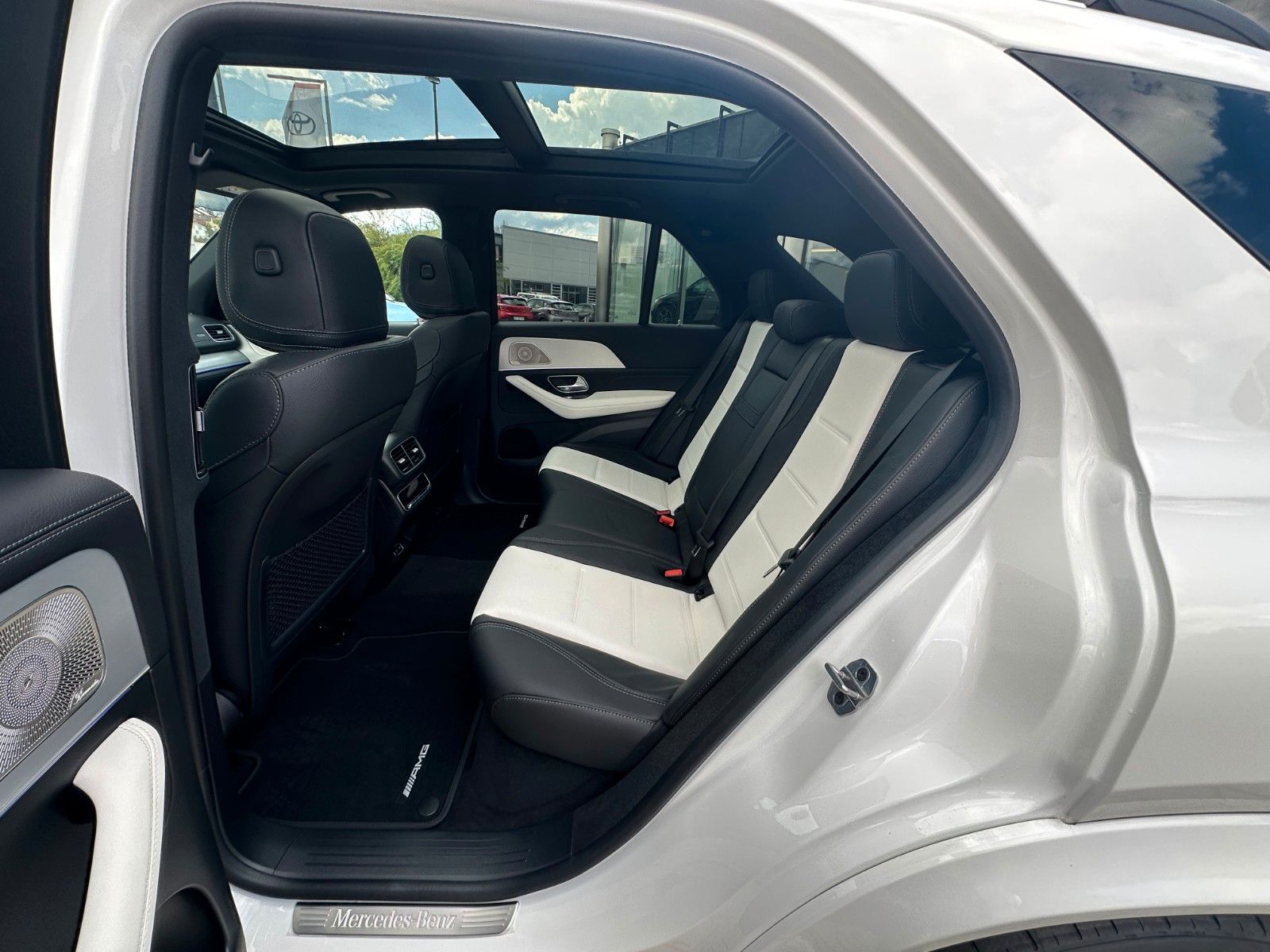 Fahrzeugabbildung Mercedes-Benz GLE 450d 4Matic DISTR,HUD,PANO,BURM,LUFT,360,22"