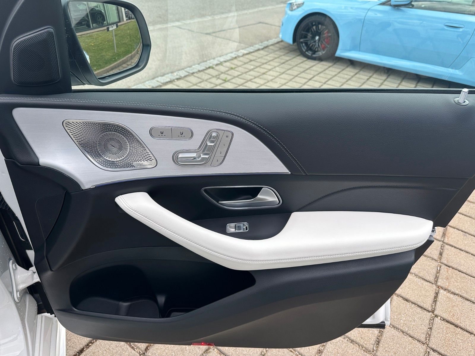 Fahrzeugabbildung Mercedes-Benz GLE 450d 4Matic DISTR,HUD,PANO,BURM,LUFT,360,22"