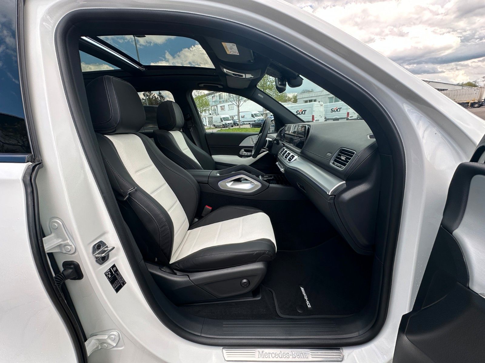 Fahrzeugabbildung Mercedes-Benz GLE 450d 4Matic DISTR,HUD,PANO,BURM,LUFT,360,22"