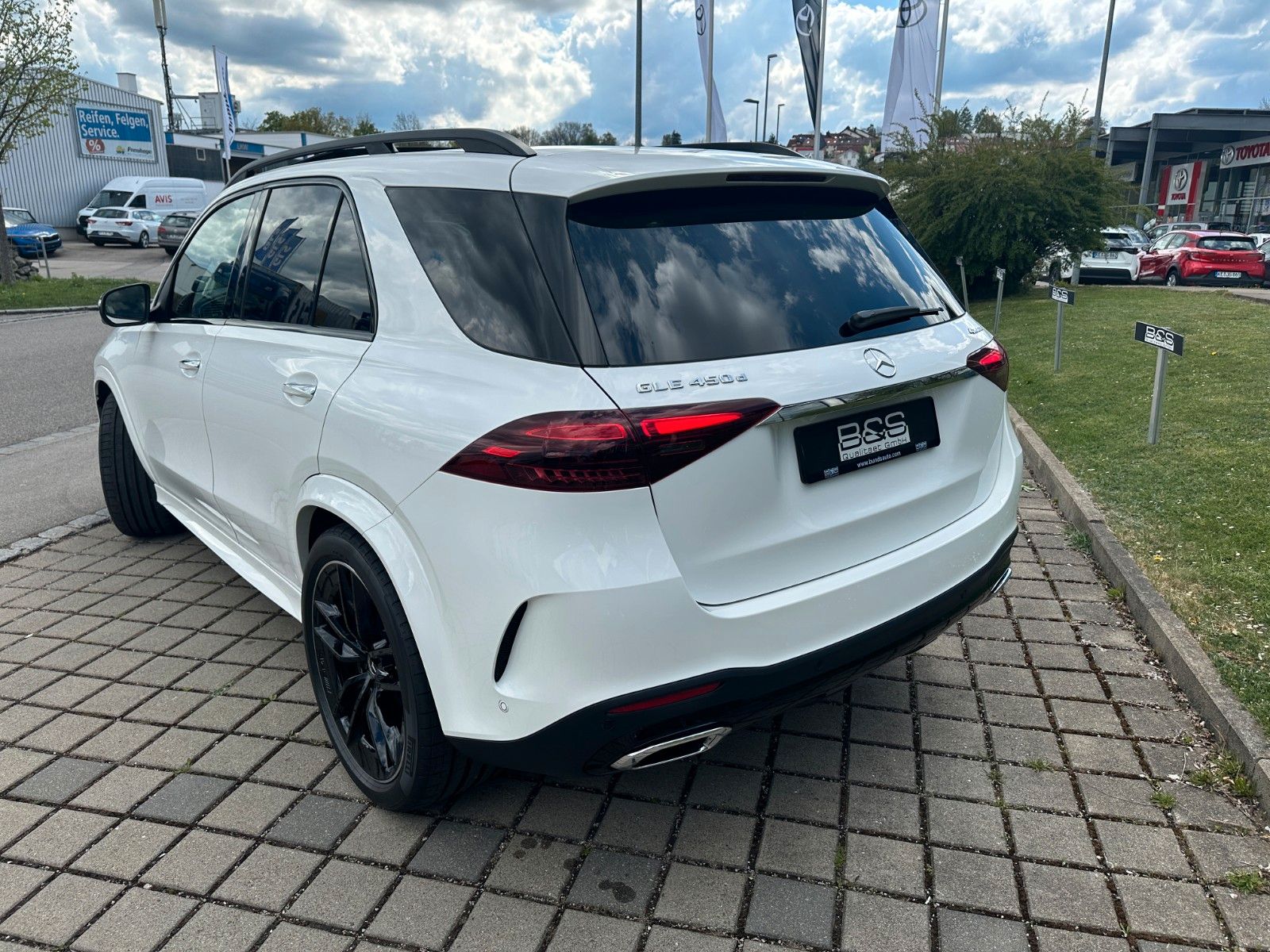 Fahrzeugabbildung Mercedes-Benz GLE 450d 4Matic DISTR,HUD,PANO,BURM,LUFT,360,22"
