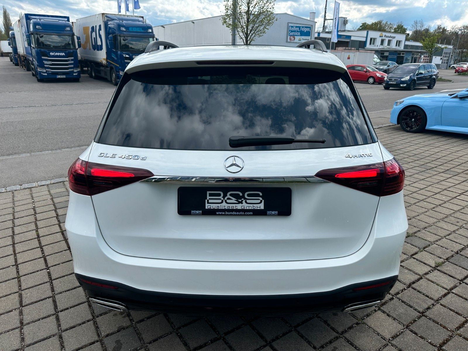 Fahrzeugabbildung Mercedes-Benz GLE 450d 4Matic DISTR,HUD,PANO,BURM,LUFT,360,22"