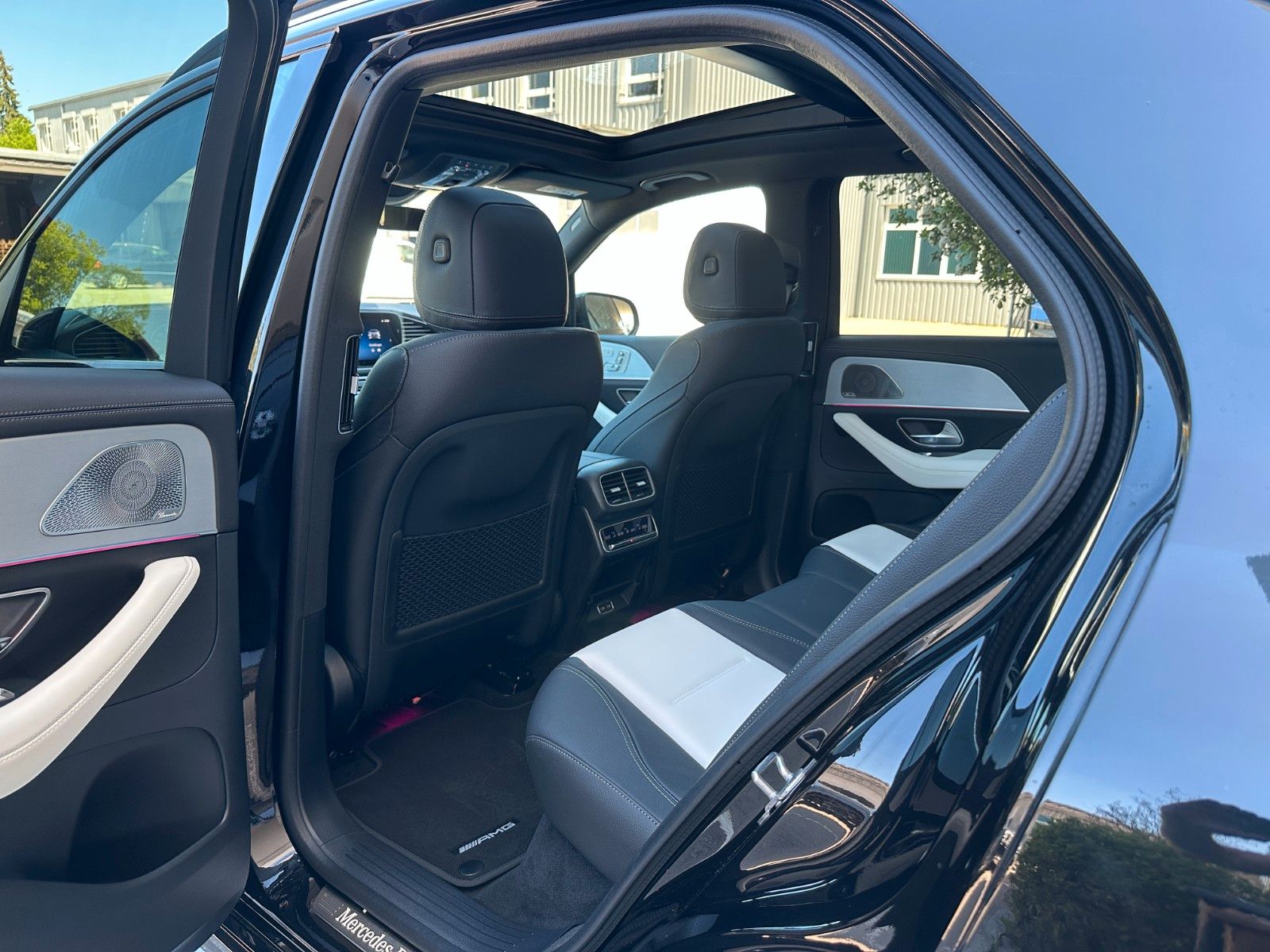 Fahrzeugabbildung Mercedes-Benz GLE 450d 4Matic DISTR,HUD,PANO,BURM,360,LUFT,AHK