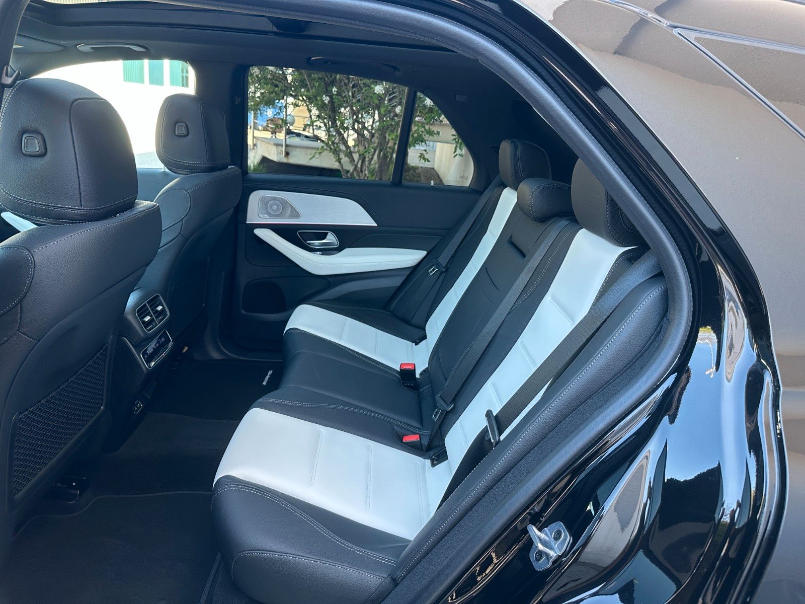 Fahrzeugabbildung Mercedes-Benz GLE 450d 4Matic DISTR,HUD,PANO,BURM,360,LUFT,AHK