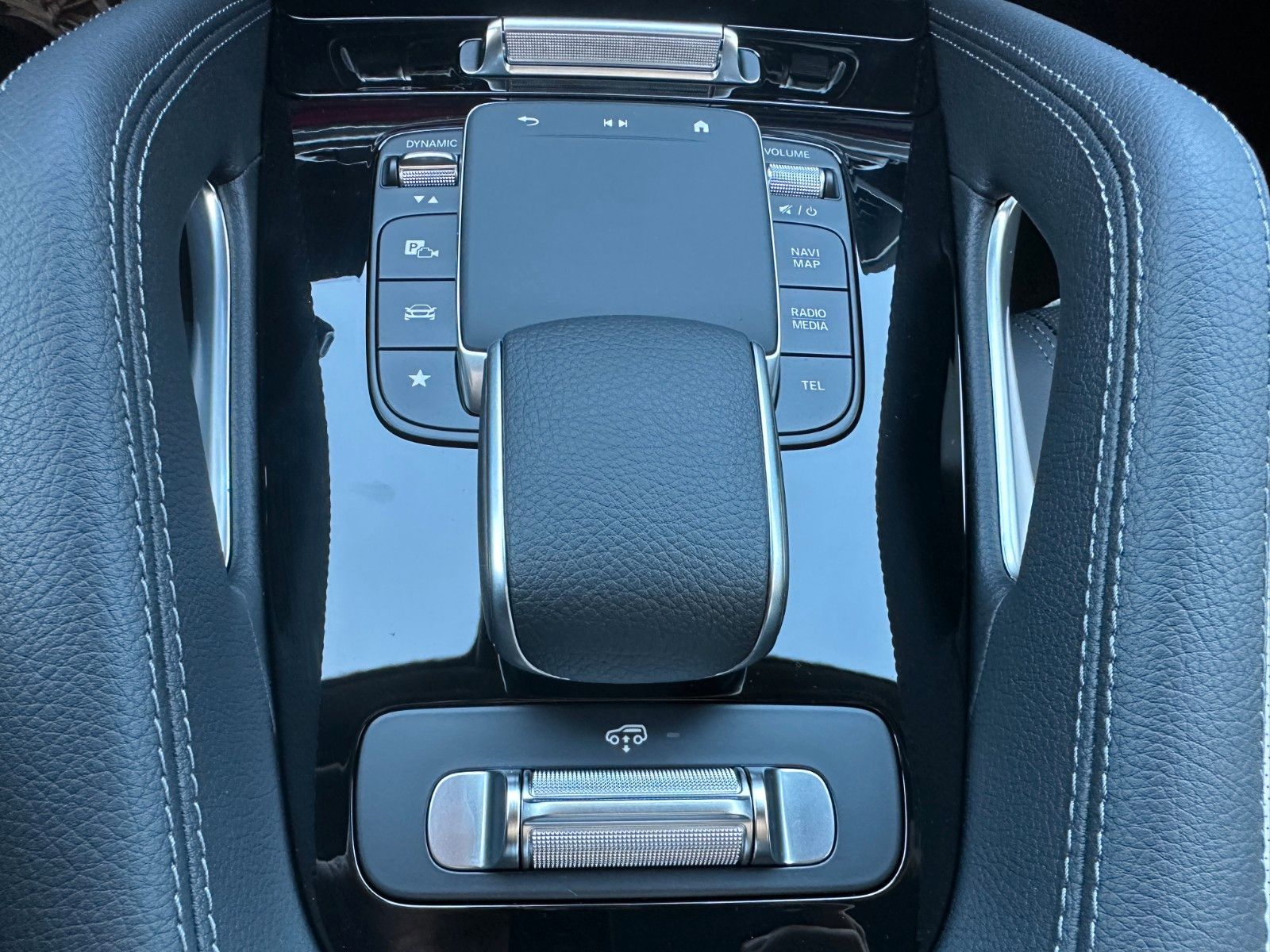 Fahrzeugabbildung Mercedes-Benz GLE 450d 4Matic DISTR,HUD,PANO,BURM,360,LUFT,AHK
