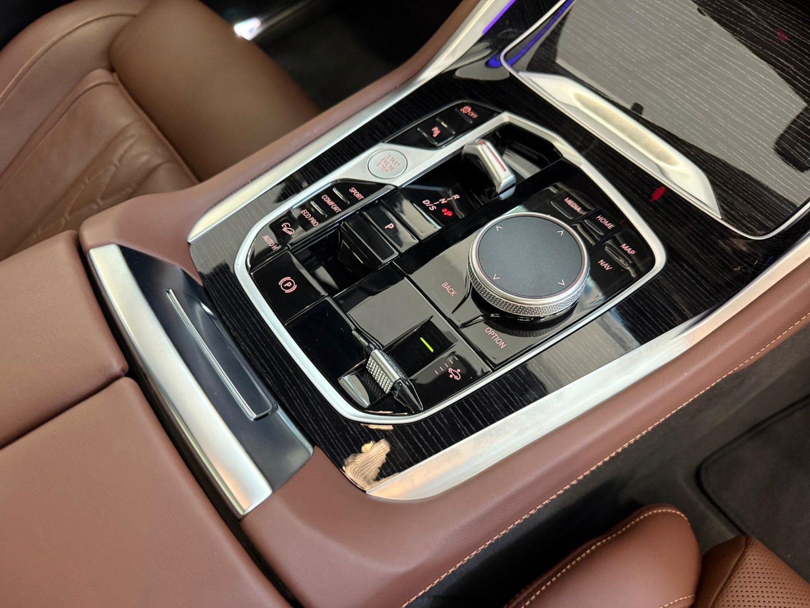 Fahrzeugabbildung BMW X6 40 d xDrive M Sport |UNFALLFR|MWST AUSW|B&W|