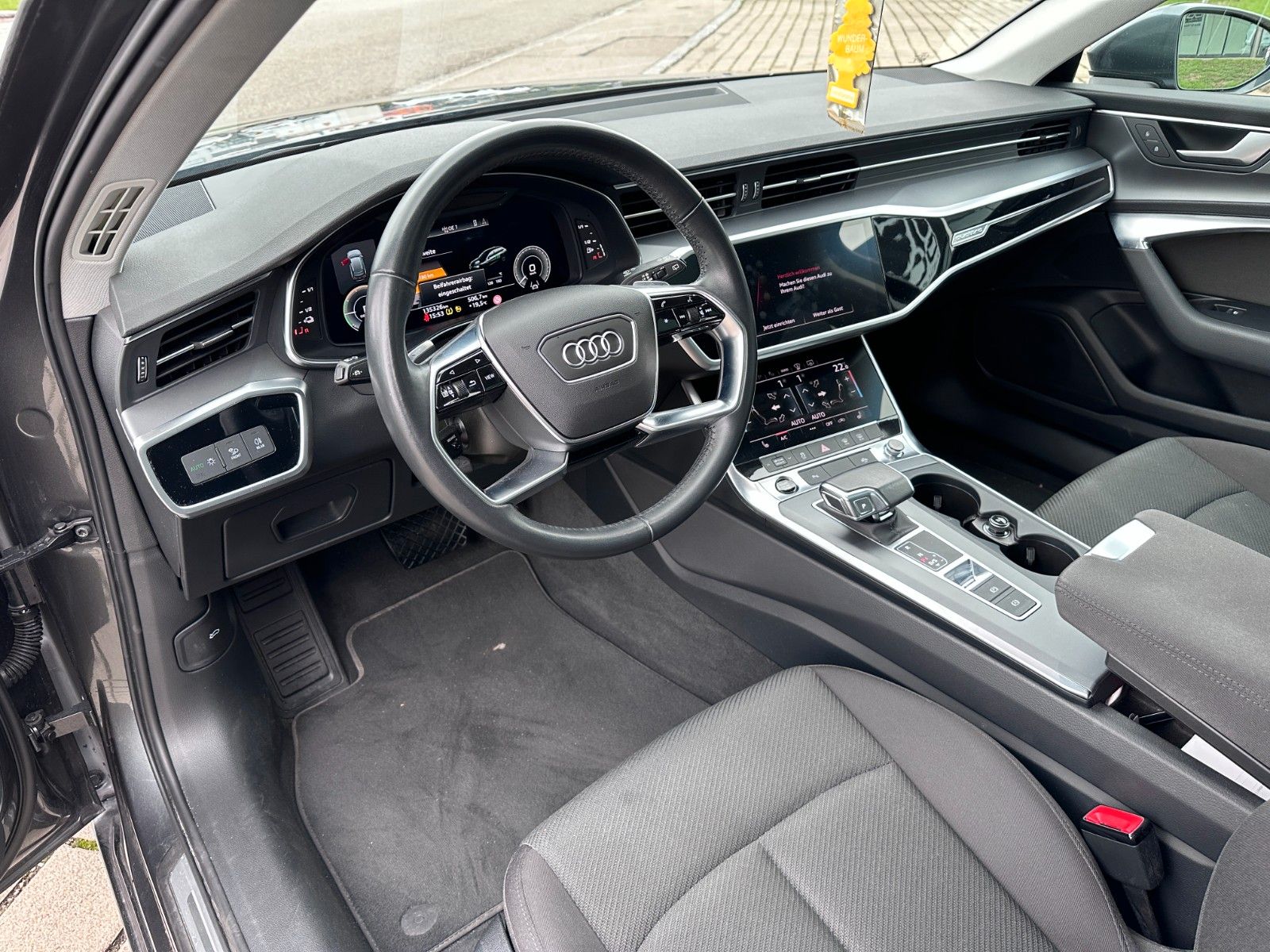 Fahrzeugabbildung Audi A6 Avant 50 TFSI e quattro |S line|ACC|HUD|PANO|