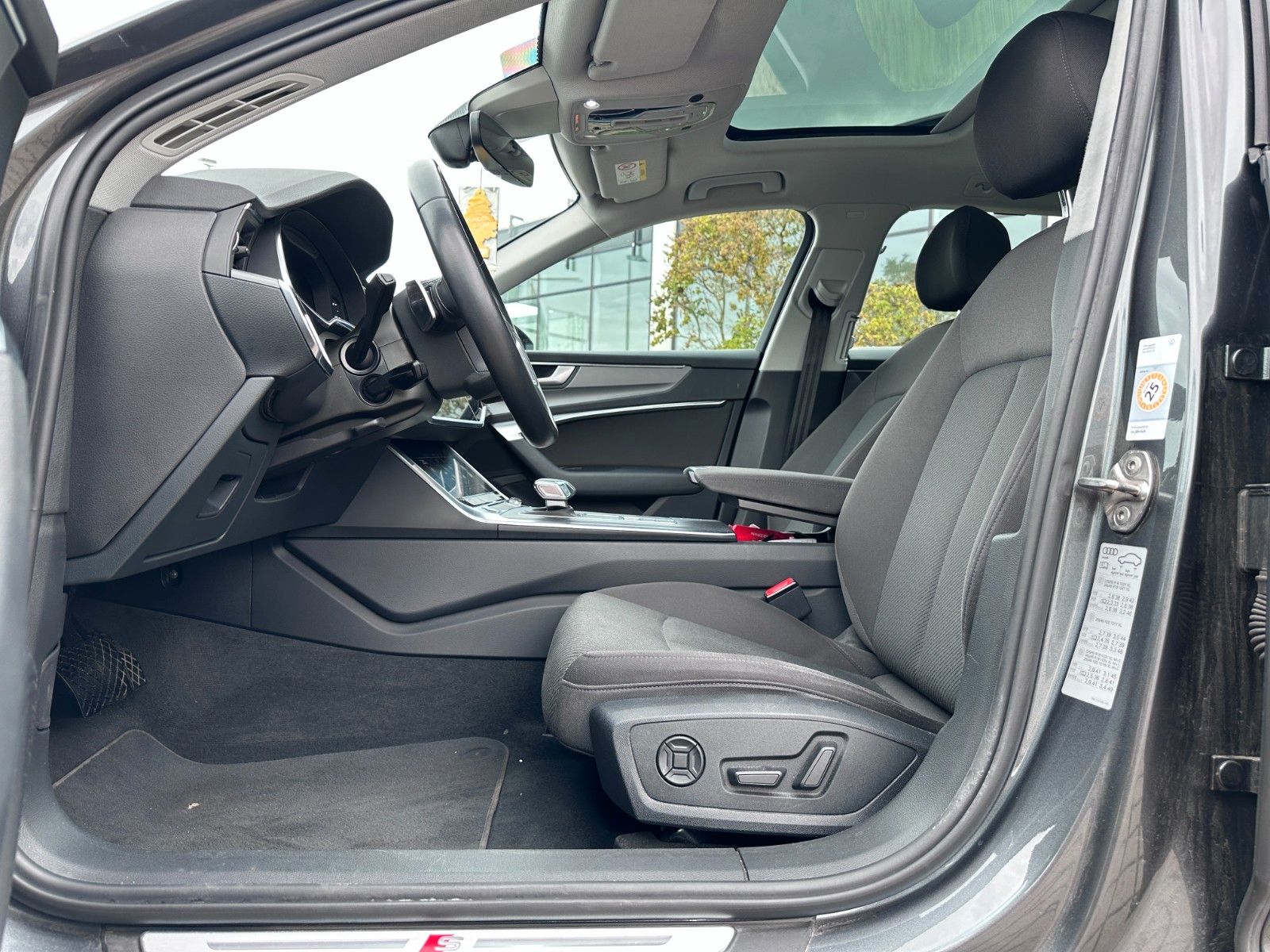 Fahrzeugabbildung Audi A6 Avant 50 TFSI e quattro |S line|ACC|HUD|PANO|