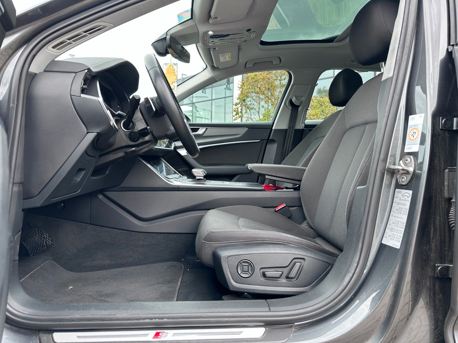 Fahrzeugabbildung Audi A6 Avant 50 TFSI e quattro |S line|ACC|HUD|PANO|