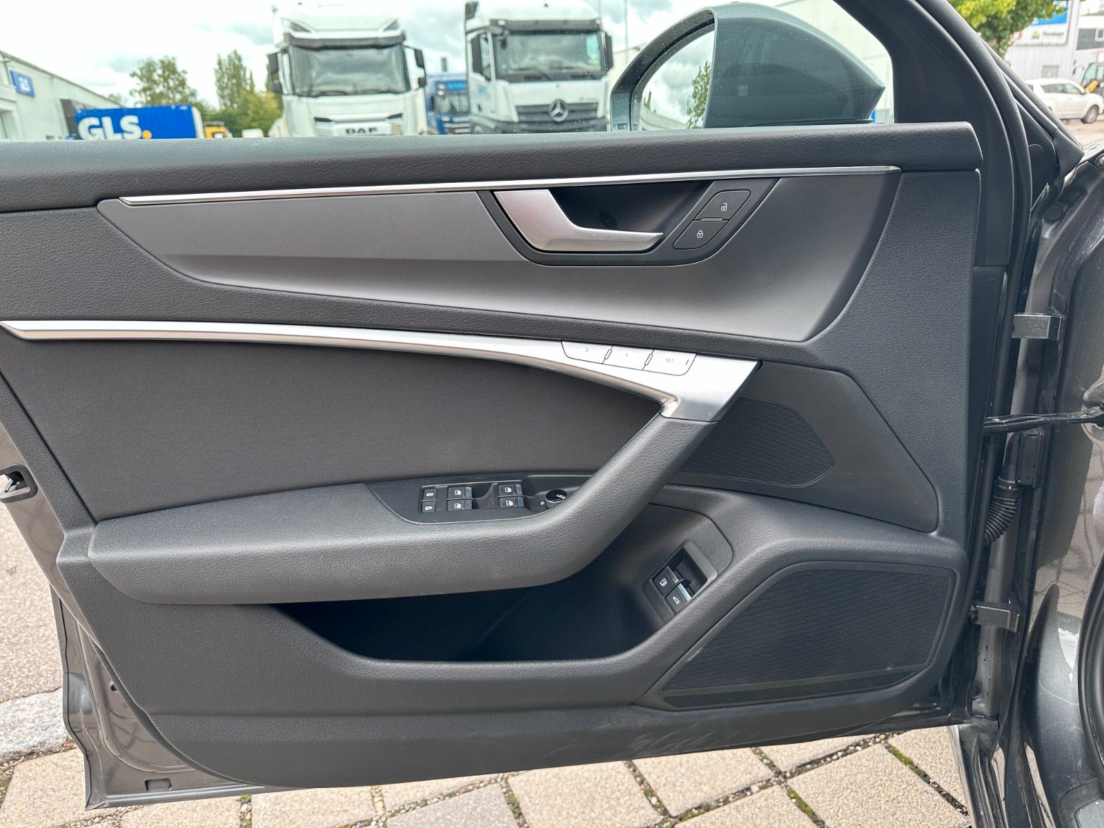 Fahrzeugabbildung Audi A6 Avant 50 TFSI e quattro |S line|ACC|HUD|PANO|