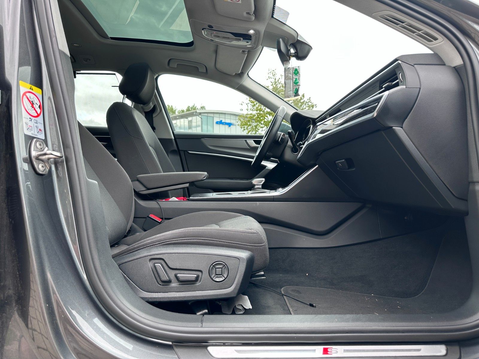 Fahrzeugabbildung Audi A6 Avant 50 TFSI e quattro |S line|ACC|HUD|PANO|