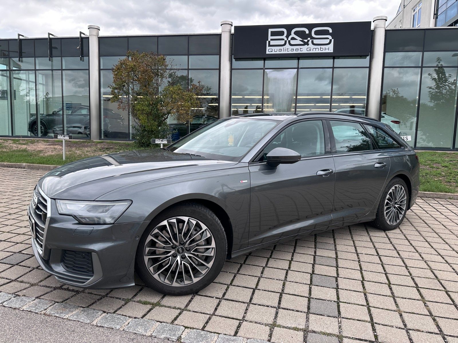 Fahrzeugabbildung Audi A6 Avant 50 TFSI e quattro |S line|ACC|HUD|PANO|