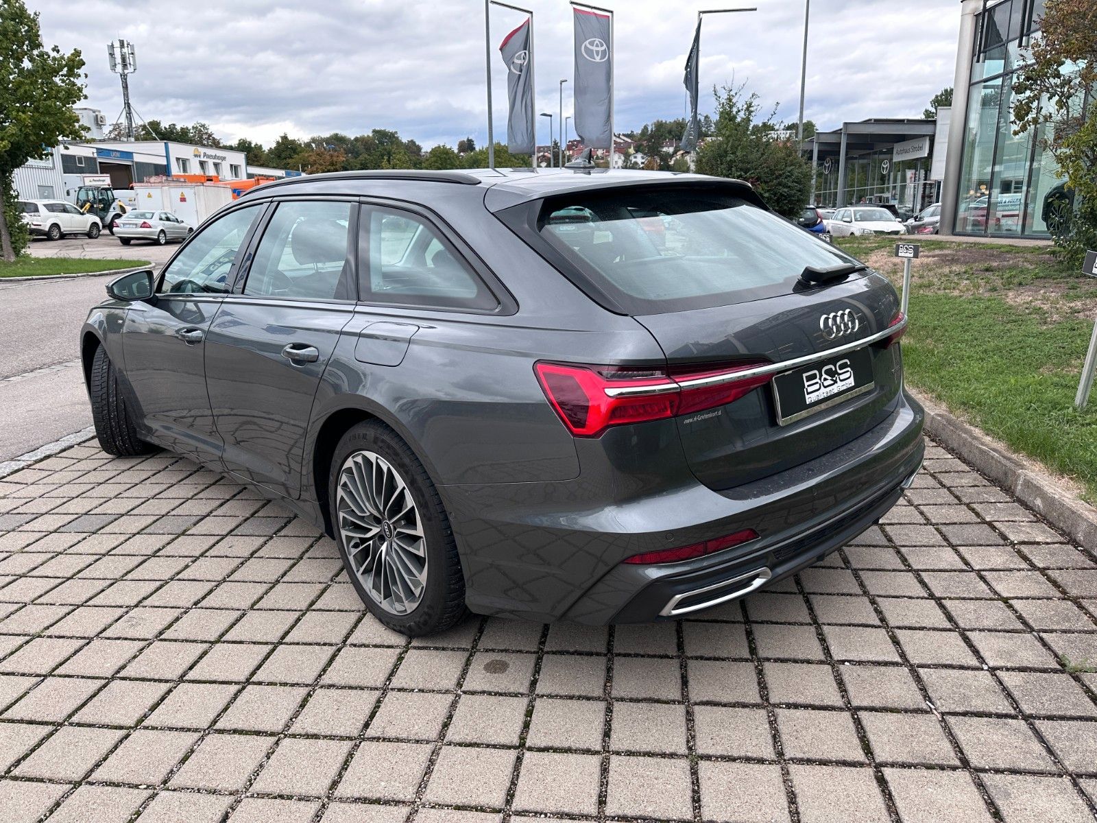 Fahrzeugabbildung Audi A6 Avant 50 TFSI e quattro |S line|ACC|HUD|PANO|