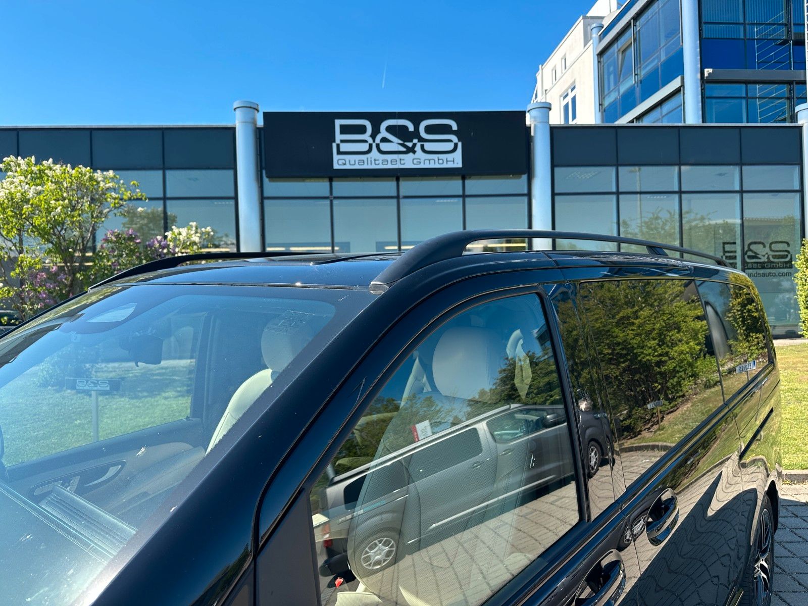 Fahrzeugabbildung Mercedes-Benz V300d 4MATIC EXCLUSIVE extralang DISTR,BURM,LUFT