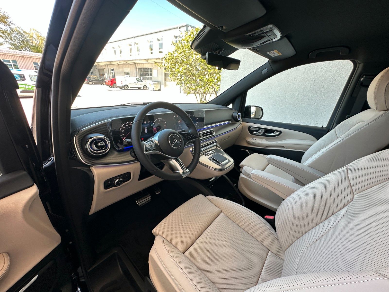 Fahrzeugabbildung Mercedes-Benz V300d 4MATIC EXCLUSIVE extralang DISTR,BURM,LUFT