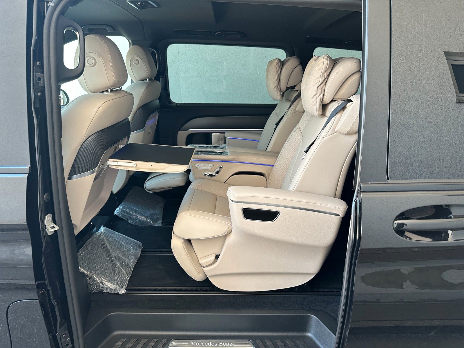 Fahrzeugabbildung Mercedes-Benz V300d 4MATIC EXCLUSIVE extralang DISTR,BURM,LUFT