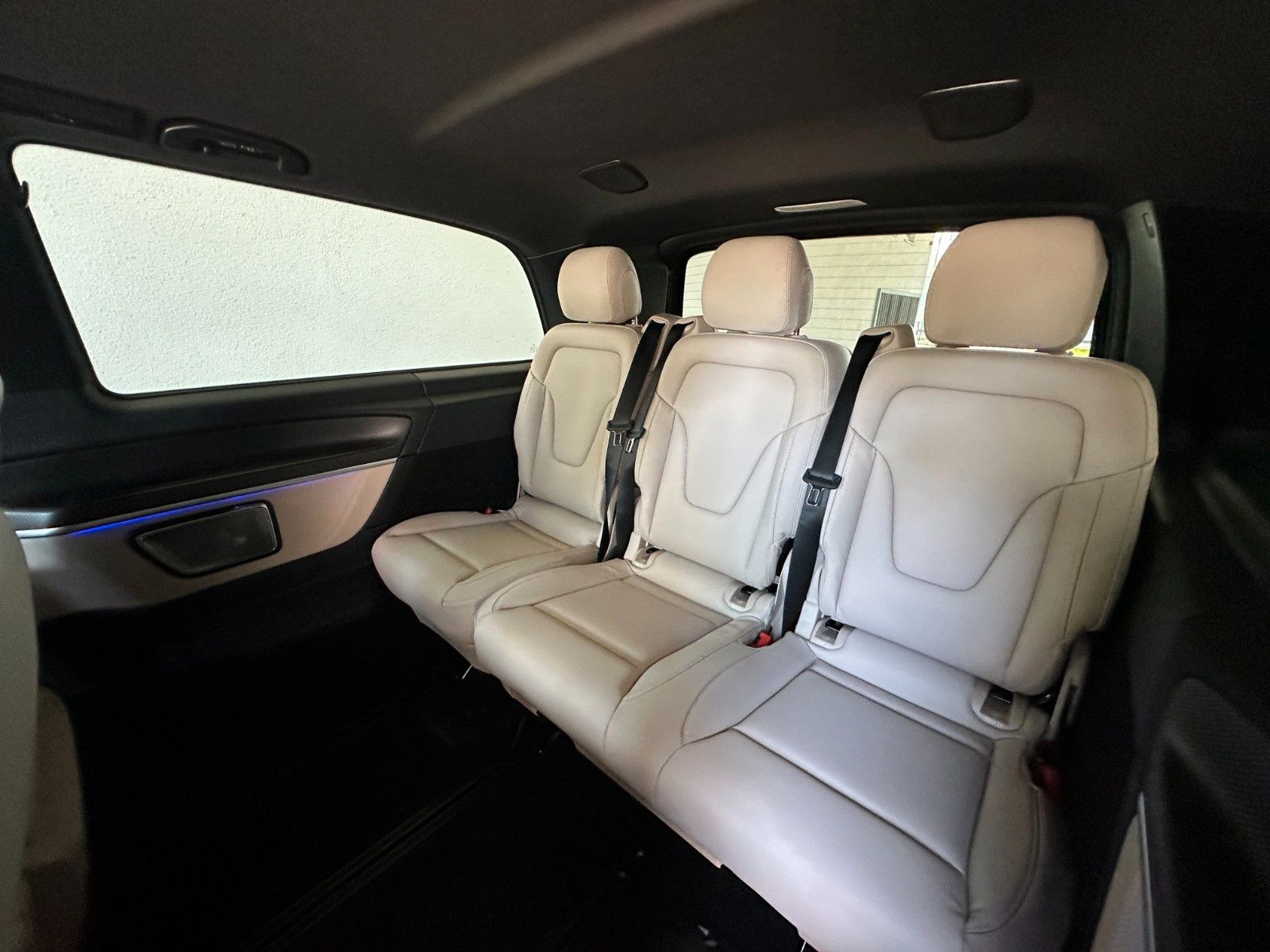 Fahrzeugabbildung Mercedes-Benz V300d 4MATIC EXCLUSIVE extralang DISTR,BURM,LUFT