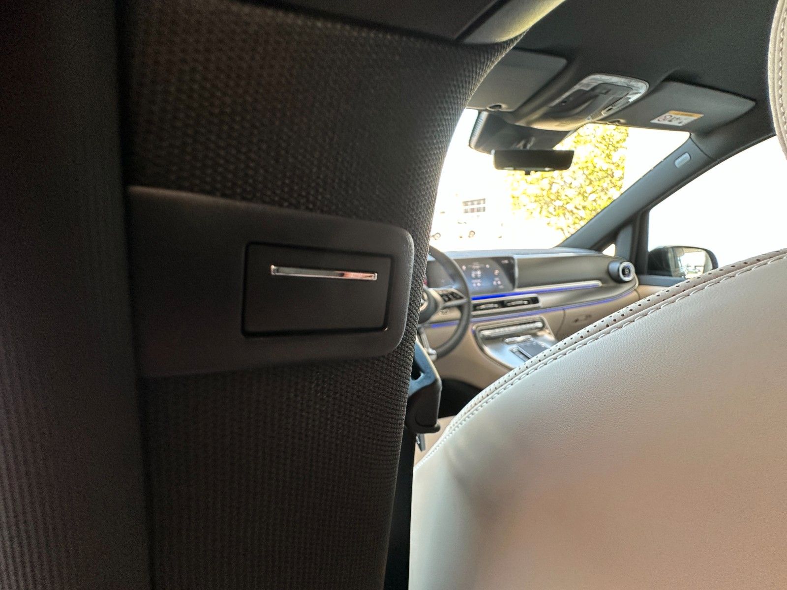 Fahrzeugabbildung Mercedes-Benz V300d 4MATIC EXCLUSIVE extralang DISTR,BURM,LUFT
