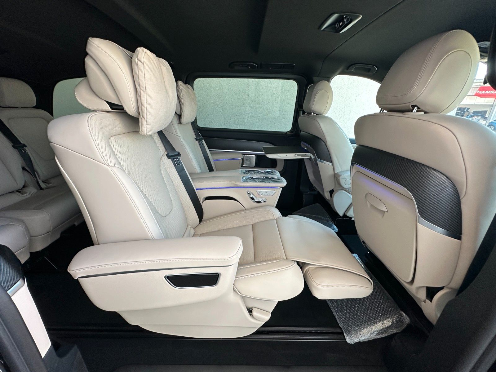 Fahrzeugabbildung Mercedes-Benz V300d 4MATIC EXCLUSIVE extralang DISTR,BURM,LUFT