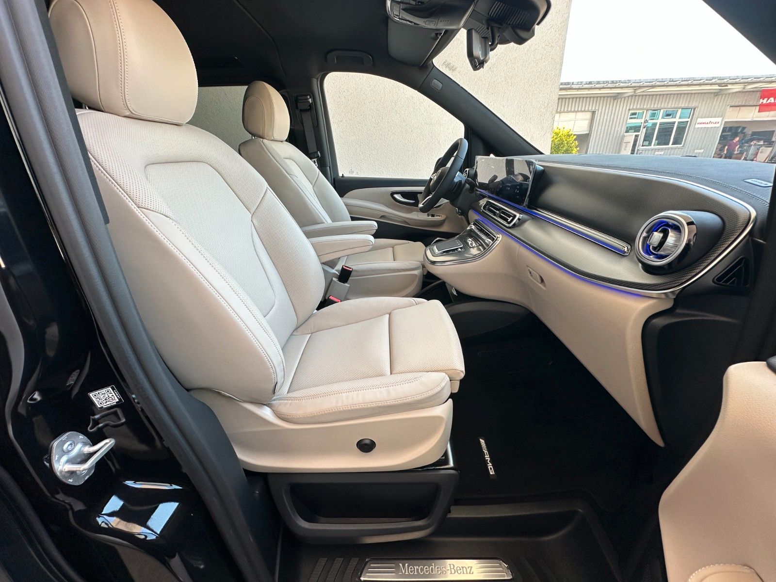 Fahrzeugabbildung Mercedes-Benz V300d 4MATIC EXCLUSIVE extralang DISTR,BURM,LUFT