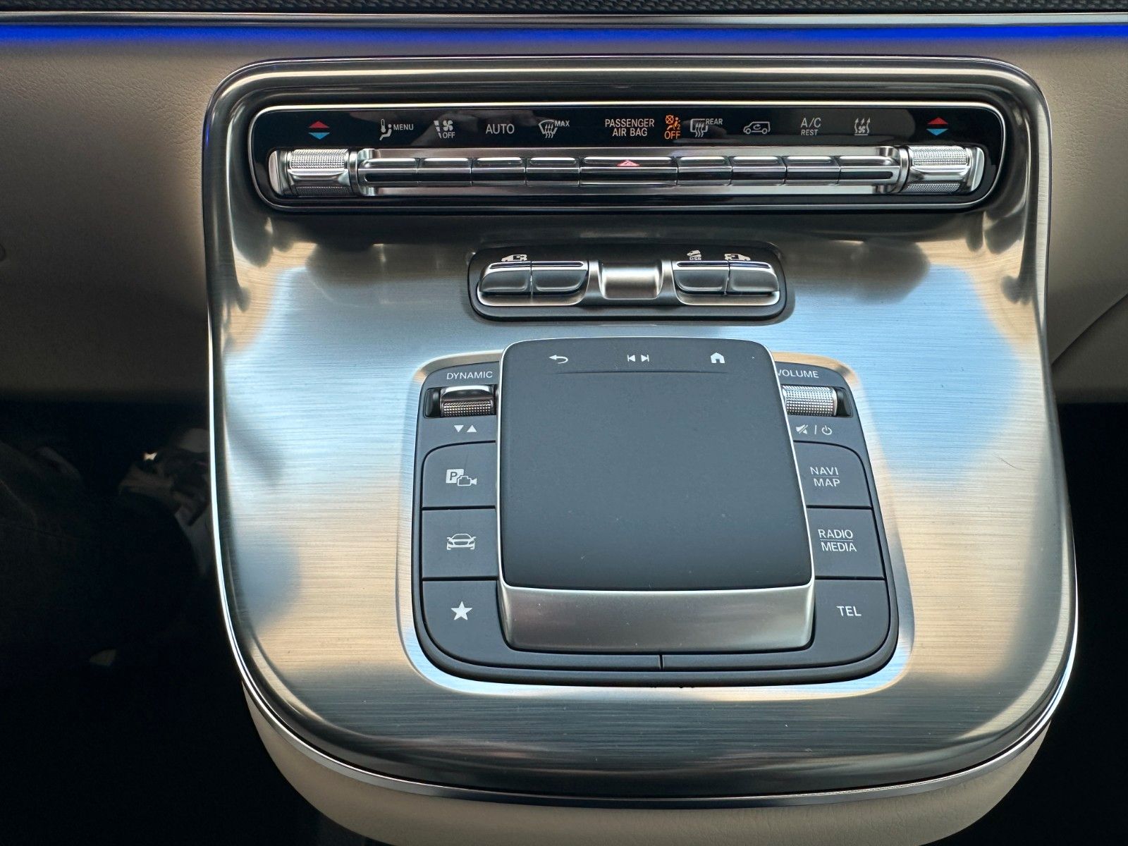 Fahrzeugabbildung Mercedes-Benz V300d 4MATIC EXCLUSIVE extralang DISTR,BURM,LUFT