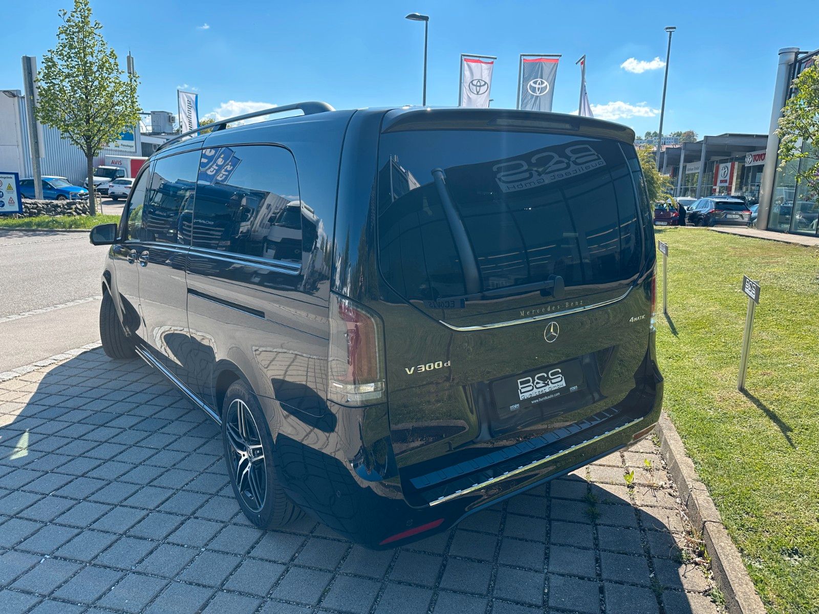 Fahrzeugabbildung Mercedes-Benz V300d 4MATIC EXCLUSIVE extralang DISTR,BURM,LUFT