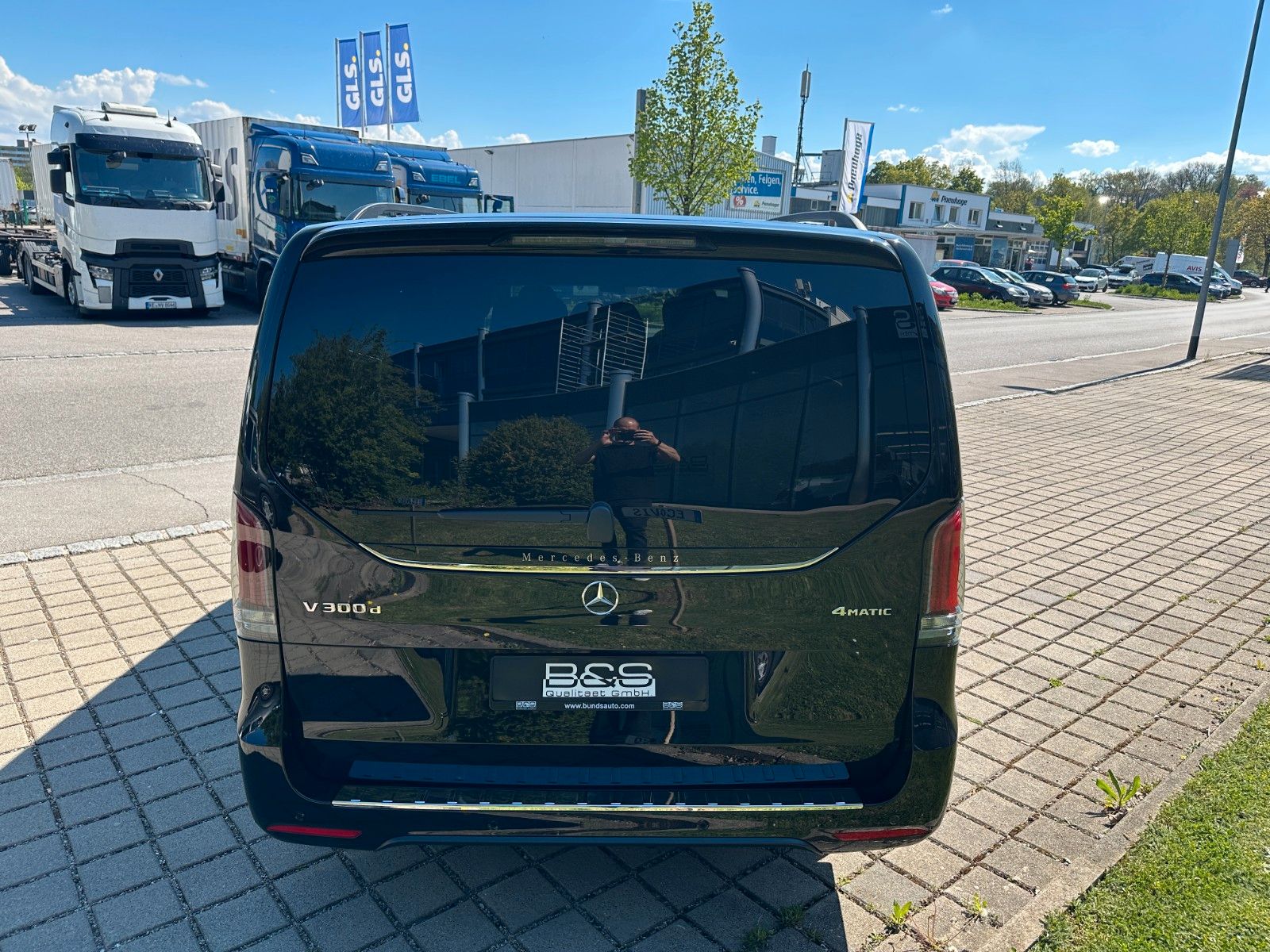 Fahrzeugabbildung Mercedes-Benz V300d 4MATIC EXCLUSIVE extralang DISTR,BURM,LUFT