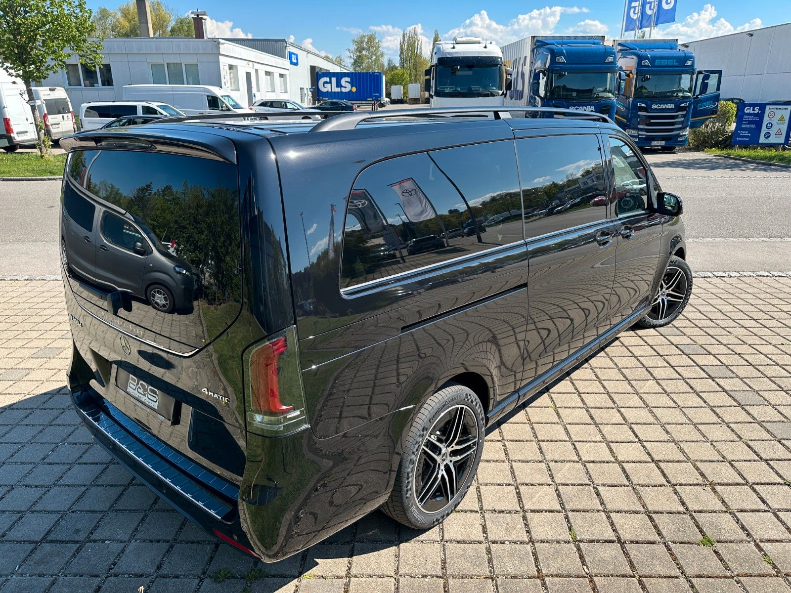 Fahrzeugabbildung Mercedes-Benz V300d 4MATIC EXCLUSIVE extralang DISTR,BURM,LUFT