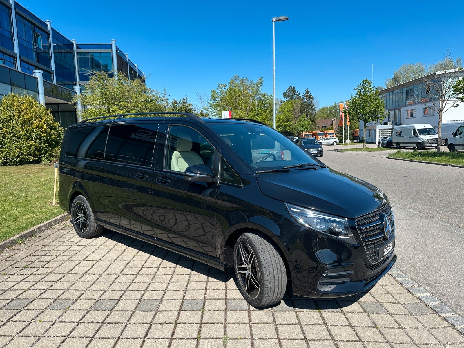 Fahrzeugabbildung Mercedes-Benz V300d 4MATIC EXCLUSIVE extralang DISTR,BURM,LUFT