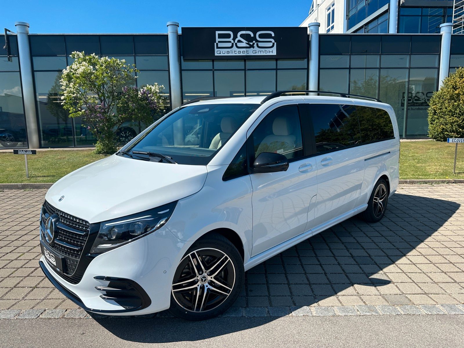 Fahrzeugabbildung Mercedes-Benz V300d 4MATIC EXCLUSIVE extralang DISTR,BURM,LUFT