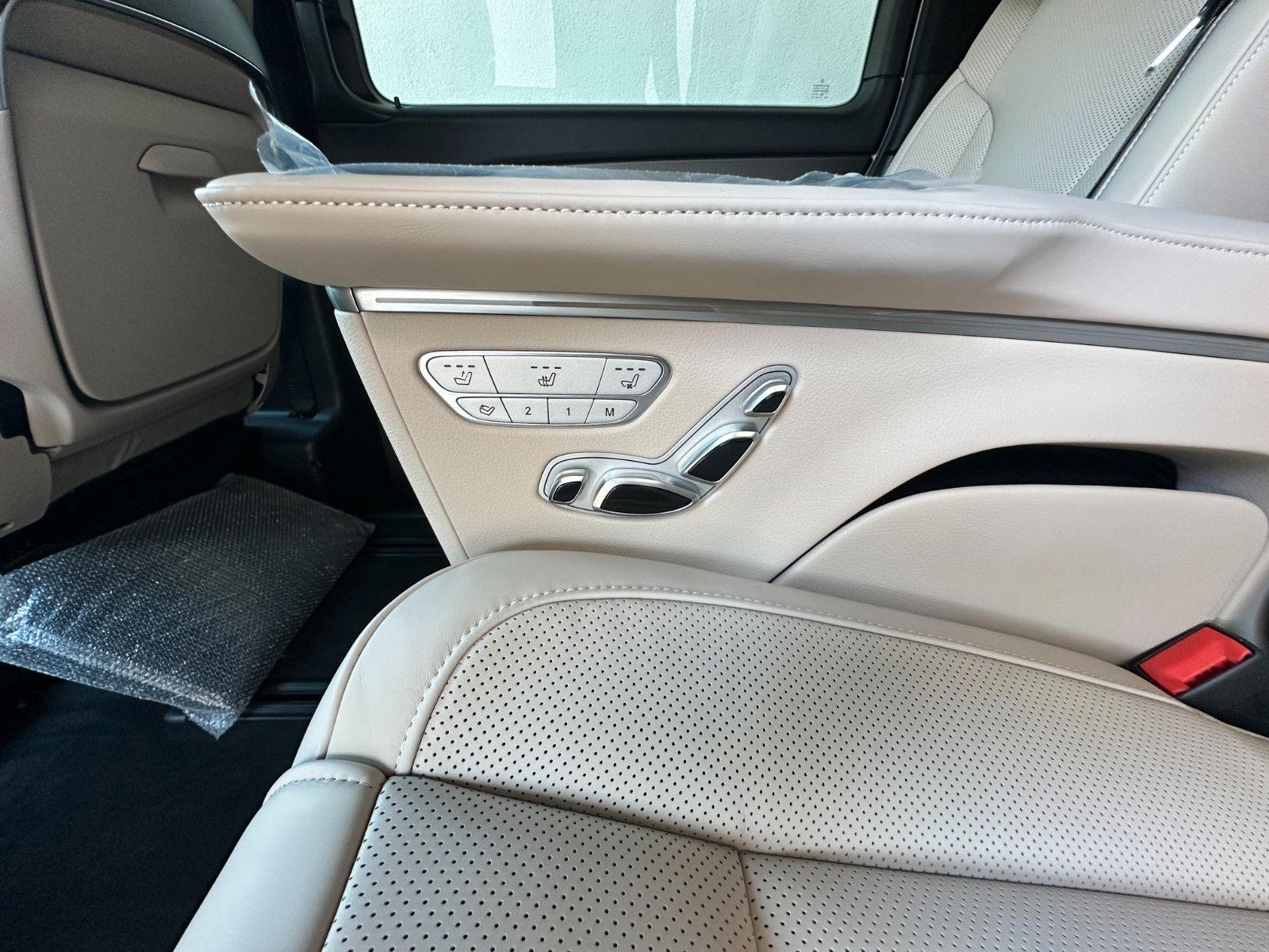 Fahrzeugabbildung Mercedes-Benz V300d 4MATIC EXCLUSIVE extralang DISTR,BURM,LUFT