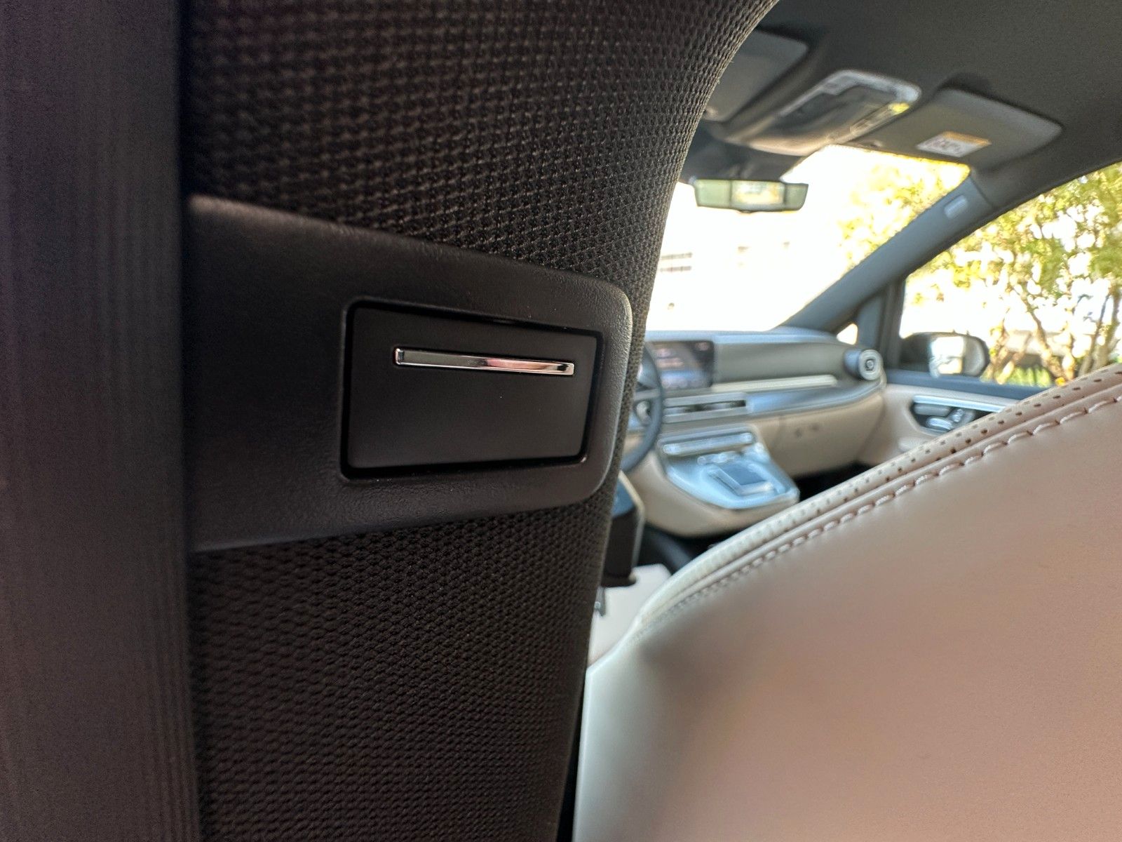 Fahrzeugabbildung Mercedes-Benz V300d 4MATIC EXCLUSIVE extralang DISTR,BURM,LUFT