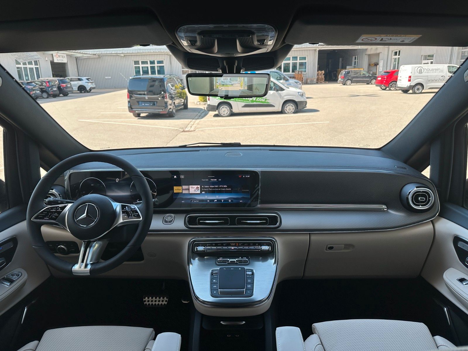 Fahrzeugabbildung Mercedes-Benz V300d 4MATIC EXCLUSIVE extralang DISTR,BURM,LUFT