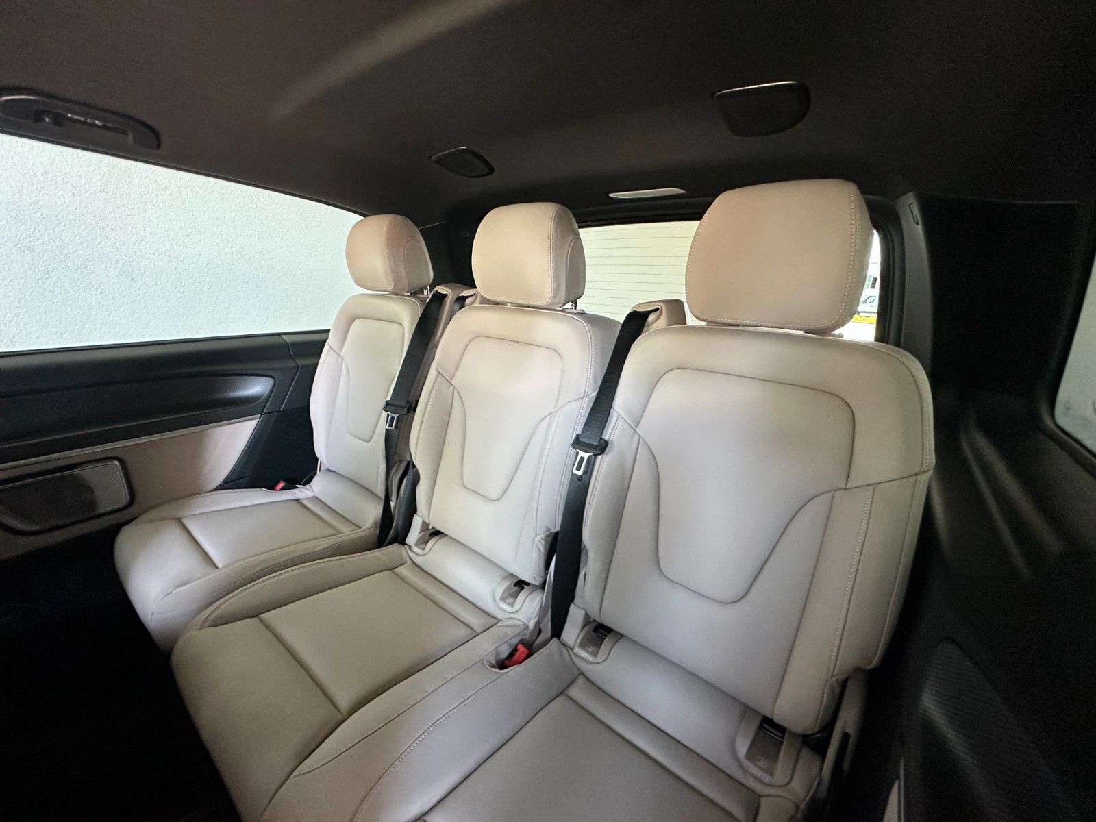 Fahrzeugabbildung Mercedes-Benz V300d 4MATIC EXCLUSIVE extralang DISTR,BURM,LUFT