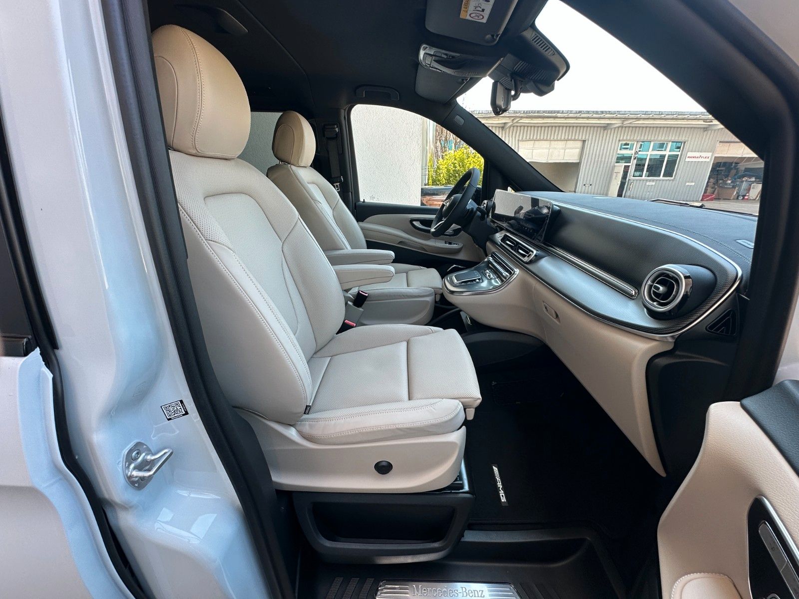 Fahrzeugabbildung Mercedes-Benz V300d 4MATIC EXCLUSIVE extralang DISTR,BURM,LUFT